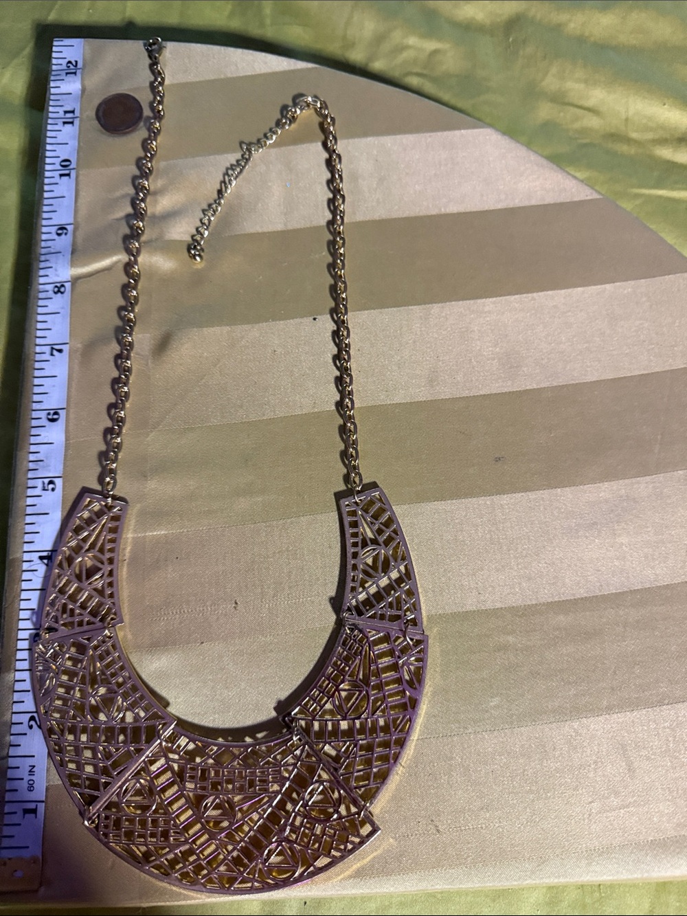 Gold Filigree Statement Necklace - Elegant Women Jewelry - Picture 2 of 2